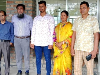 1_Deans-Registrar-Dept.-Chairman-of-Food-and-Nutrition-Science-FNS-with-Student-and-his-parents