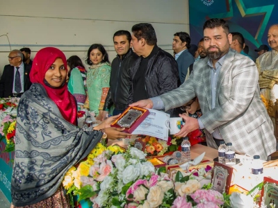1_Mr.-Mohammad-Imran-Iqbal-Member-BoT-SHUST-giving-Certificat-Crest-to-the-Student-in-the-Reception-Ceremony