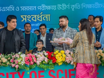 1_Student-giving-welcomed-by-flowers-to-Mr.-Mohammad-Imran-Iqbal-Member-BoT-SHUST