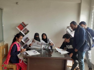 A-moment-of-students-enjoying-their-study-at-the-library-in-the-campus